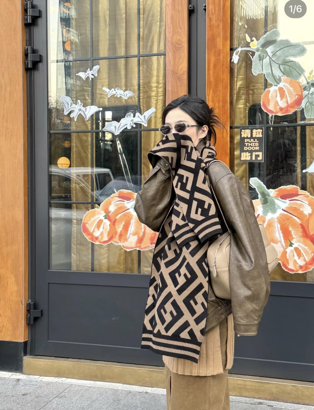Fendi F家 【 得要命 这种F一定要见好就收】最好的品质才好意思让你们大大方方的美 吐老血推荐啊 品质无敌非常厚实温暖 款式更不用多说