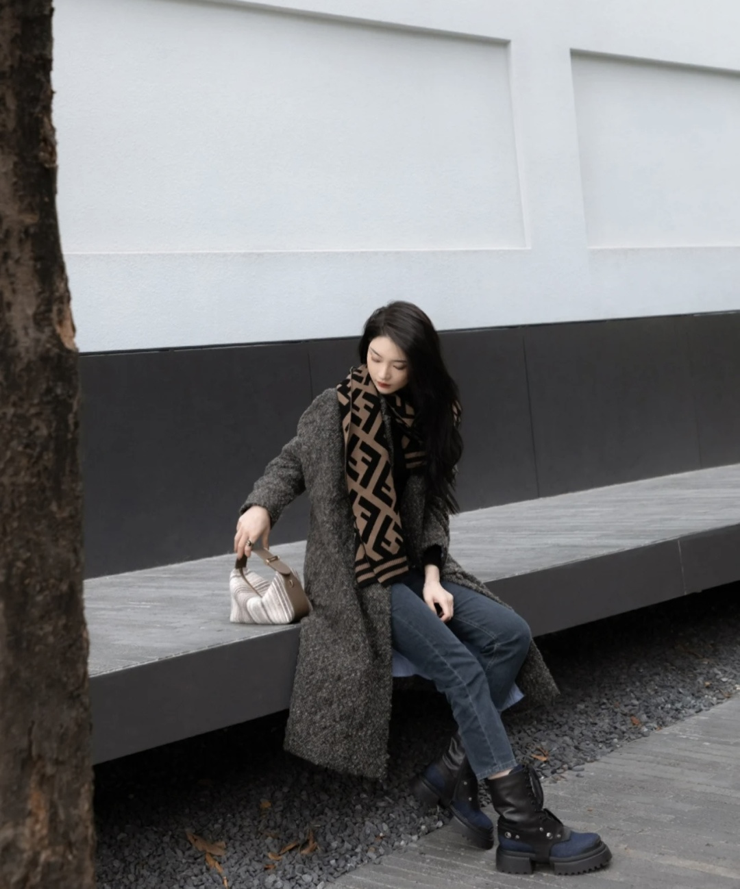 Fendi F家 【 得要命 这种F一定要见好就收】最好的品质才好意思让你们大大方方的美 吐老血推荐啊 品质无敌非常厚实温暖 款式更不用多说