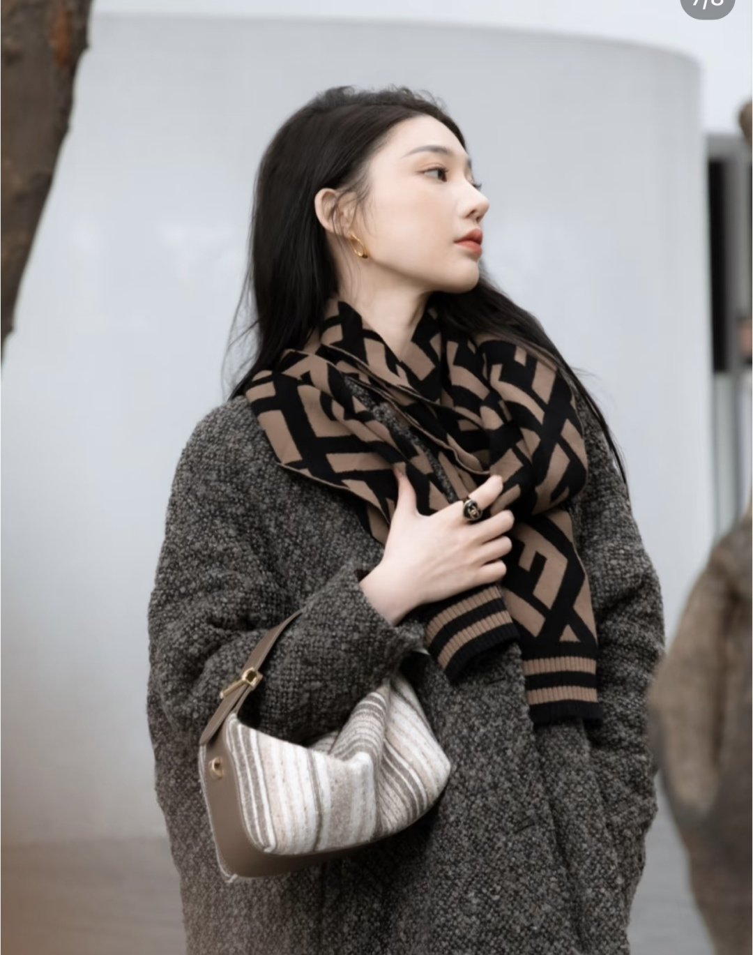 Fendi F家 【 得要命 这种F一定要见好就收】最好的品质才好意思让你们大大方方的美 吐老血推荐啊 品质无敌非常厚实温暖 款式更不用多说