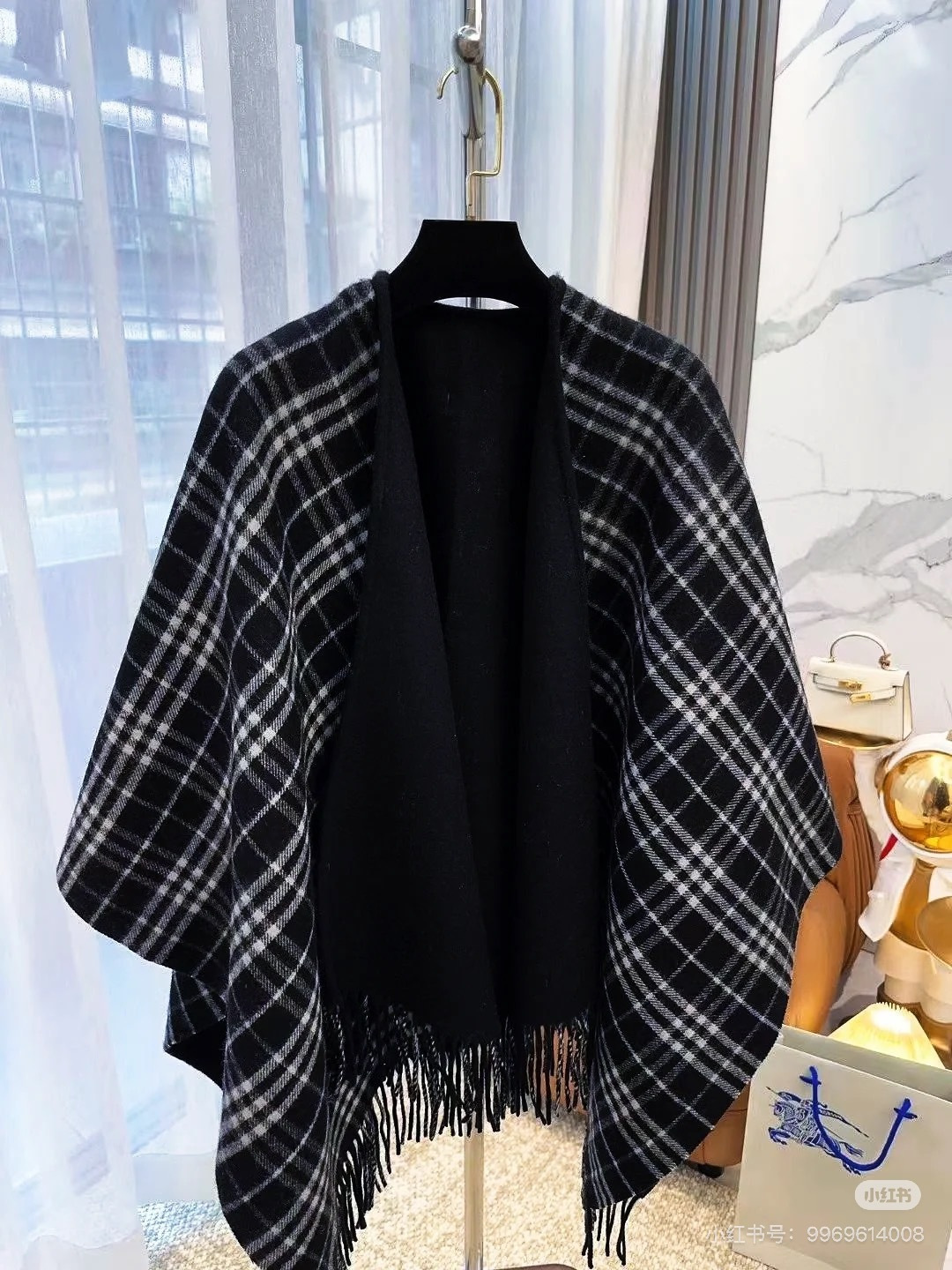 Burberry burberry 英伦格双面斗篷披肩 这批 全包 本来订制出口单 但是不明原因被扣留