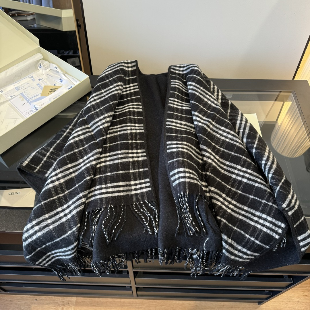 Burberry burberry 英伦格双面斗篷披肩 这批 全包 本来订制出口单 但是不明原因被扣留