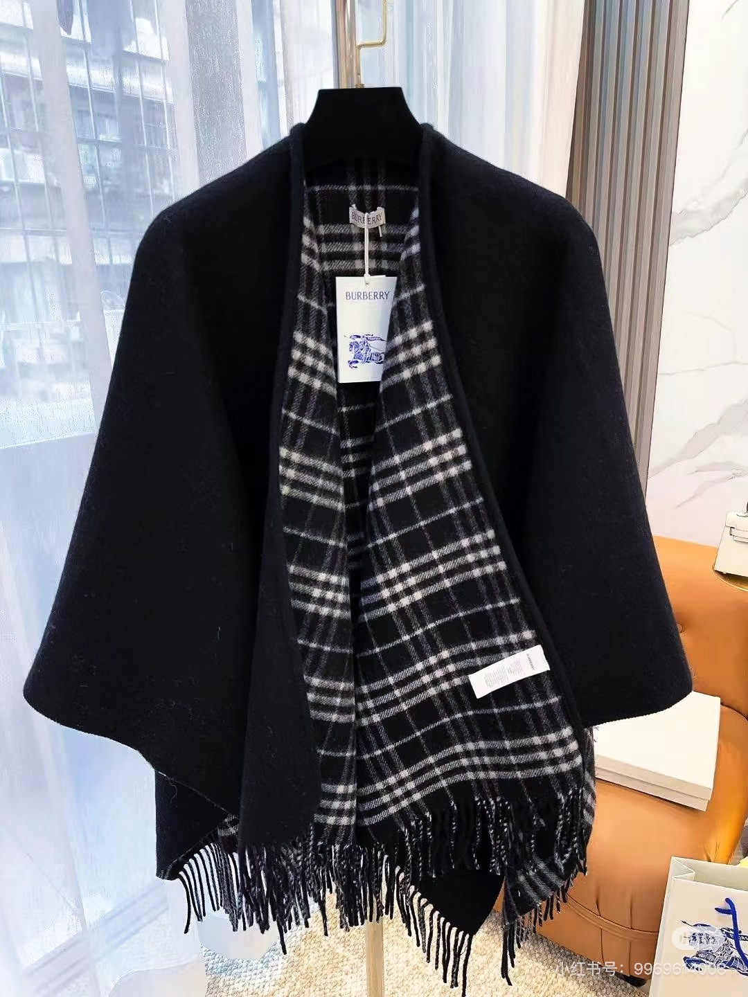Burberry burberry 英伦格双面斗篷披肩 这批 全包 本来订制出口单 但是不明原因被扣留