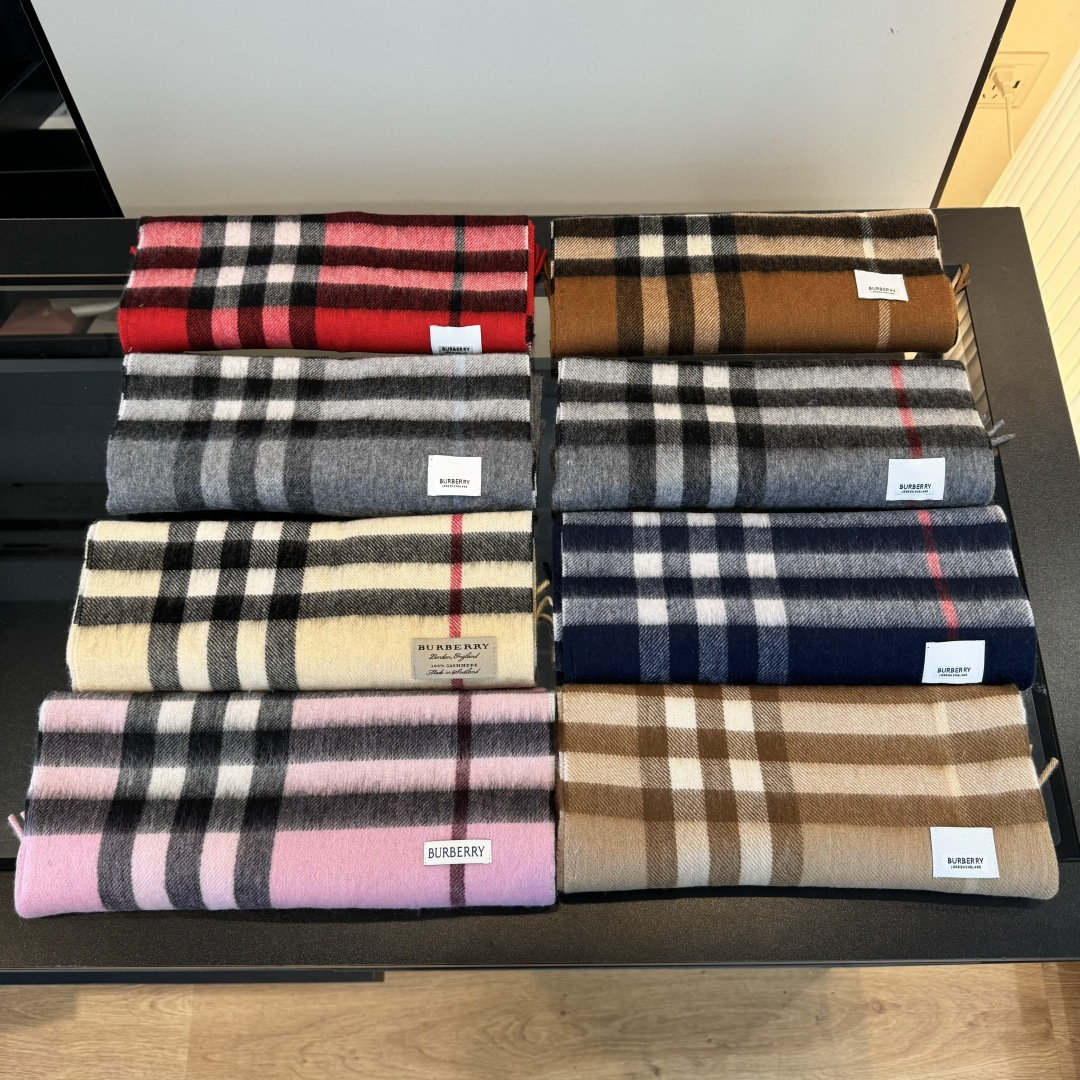 Burberry 匠心巨作 · 大格双面提花羊绒围巾 完全等于2条围巾‼ 品牌首席创意总监Riccardo Tisci 最喜爱的标志之一