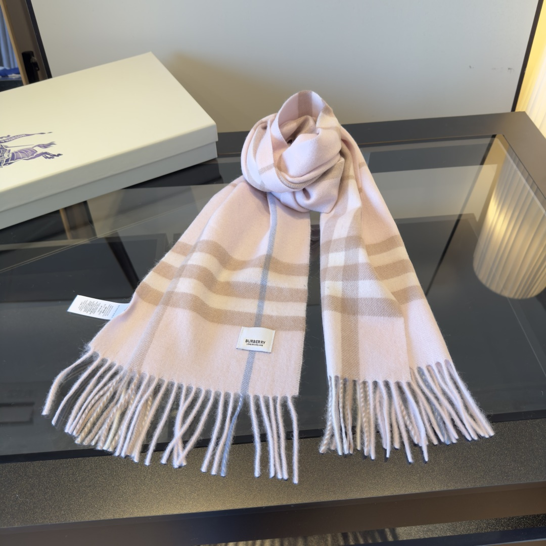 Burberry 匠心巨作 · 大格双面提花羊绒围巾 完全等于2条围巾‼ 品牌首席创意总监Riccardo Tisci 最喜爱的标志之一