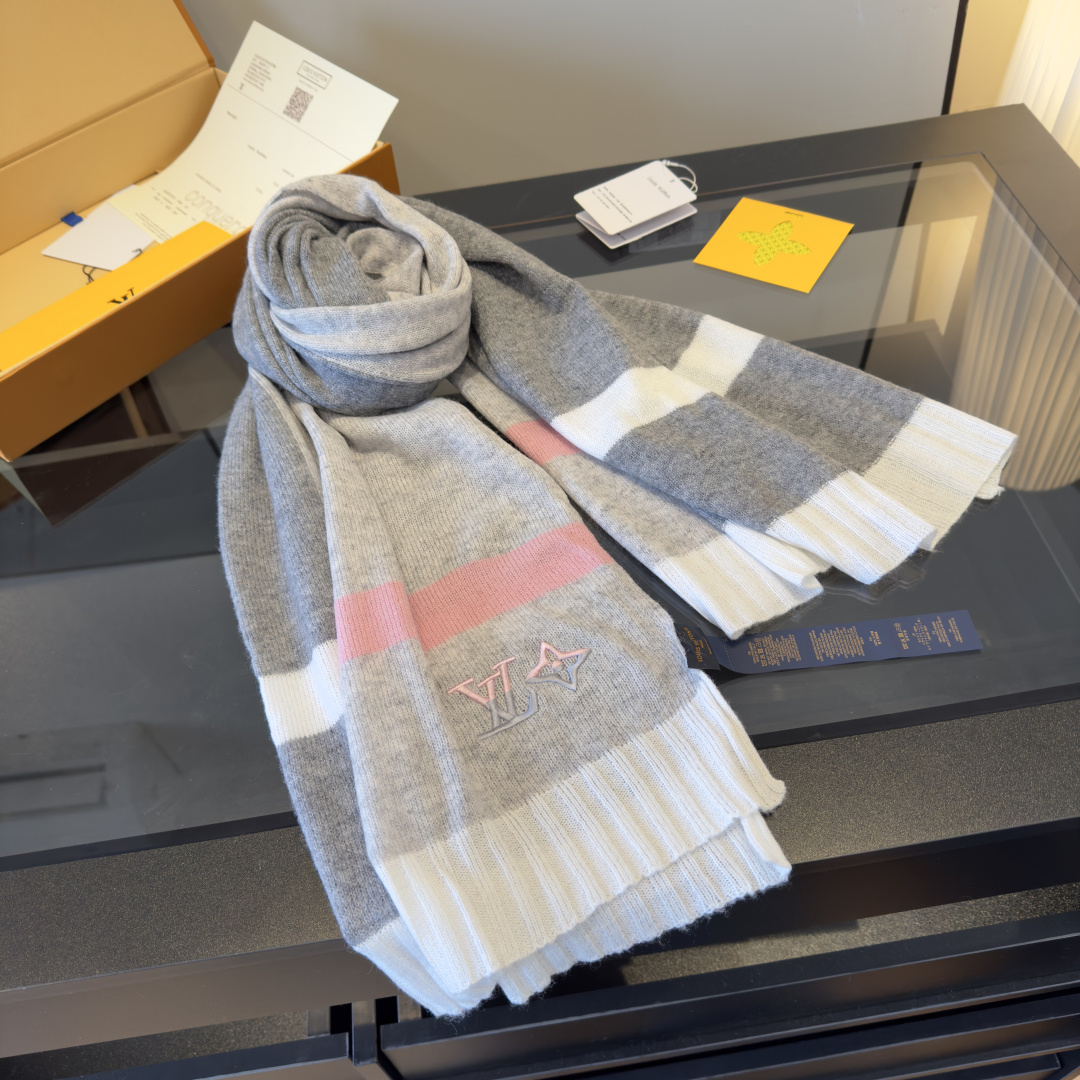 NO:586984,LV Louis Vuitton light luxury knitted cashmere scarf imported knitted cashmere size 180*32 high version scarf, high version scarf, louis vuitton, louis vuitton19860909LV路易威登轻奢针织羊绒围巾 进口针织羊绒 尺寸180*32高版本围巾,高版本围巾,louis vuitton,louis vuitton,scarf