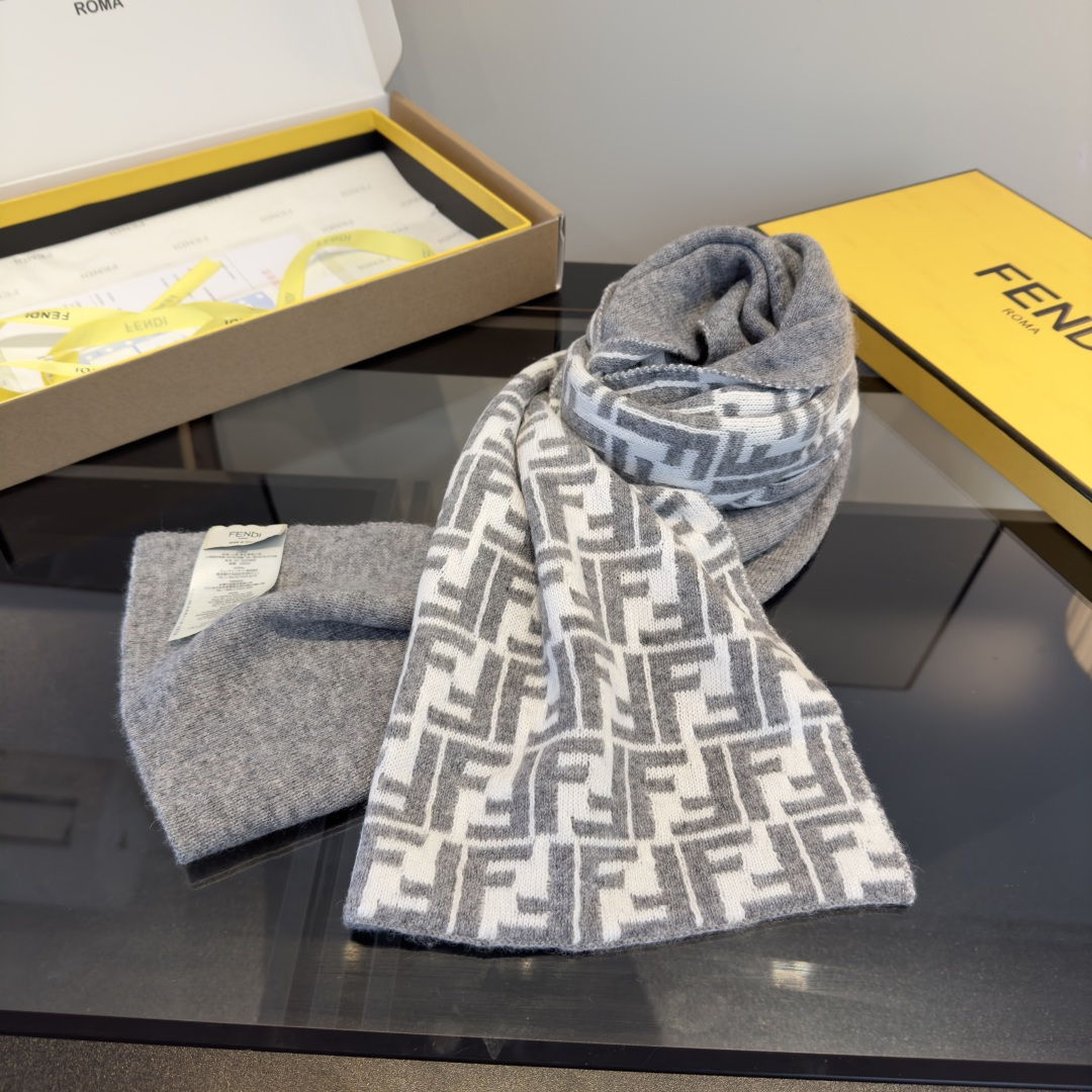 Fendi 芬迪喜欢小众不撞款的Fendi推荐入 过冬 非常的低调奢华 的简约设计 高级 精必入推荐