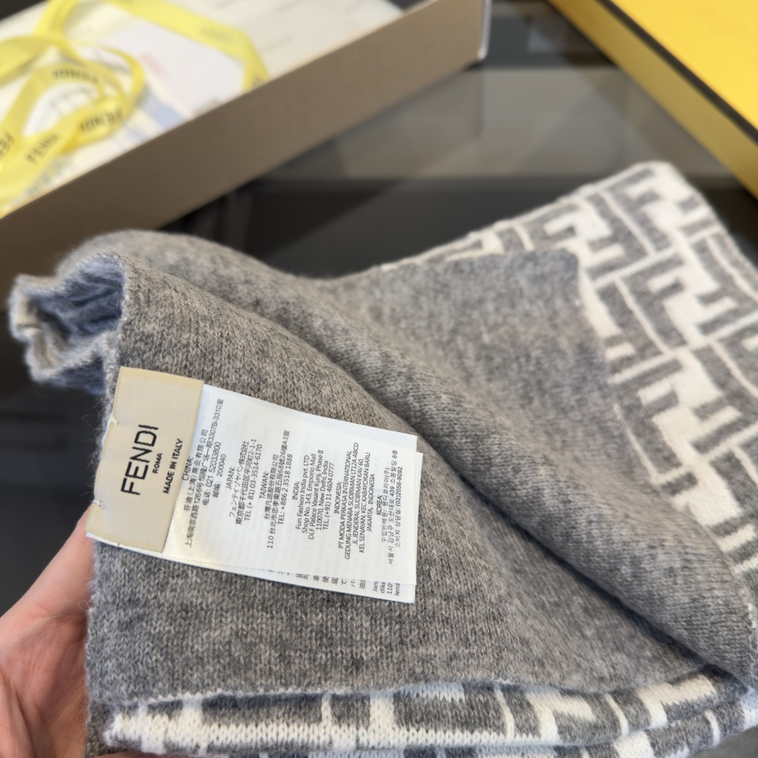 Fendi 芬迪喜欢小众不撞款的Fendi推荐入 过冬 非常的低调奢华 的简约设计 高级 精必入推荐