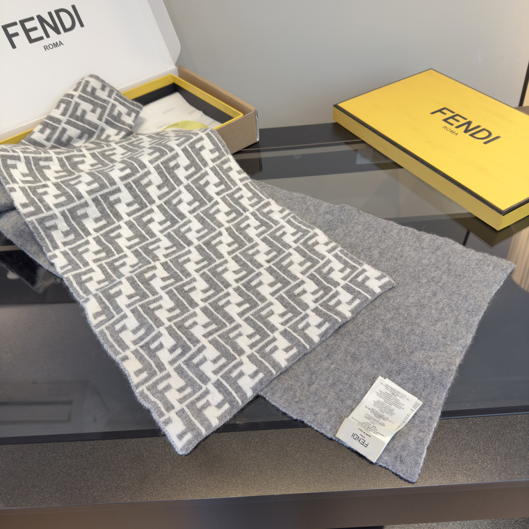 Fendi 芬迪喜欢小众不撞款的Fendi推荐入 过冬 非常的低调奢华 的简约设计 高级 精必入推荐