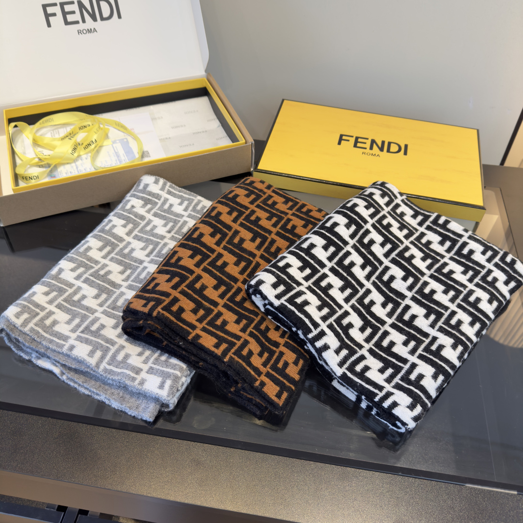 Fendi 芬迪喜欢小众不撞款的Fendi推荐入 过冬 非常的低调奢华 的简约设计 高级 精必入推荐