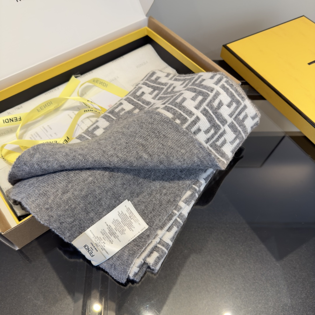 Fendi 芬迪喜欢小众不撞款的Fendi推荐入 过冬 非常的低调奢华 的简约设计 高级 精必入推荐
