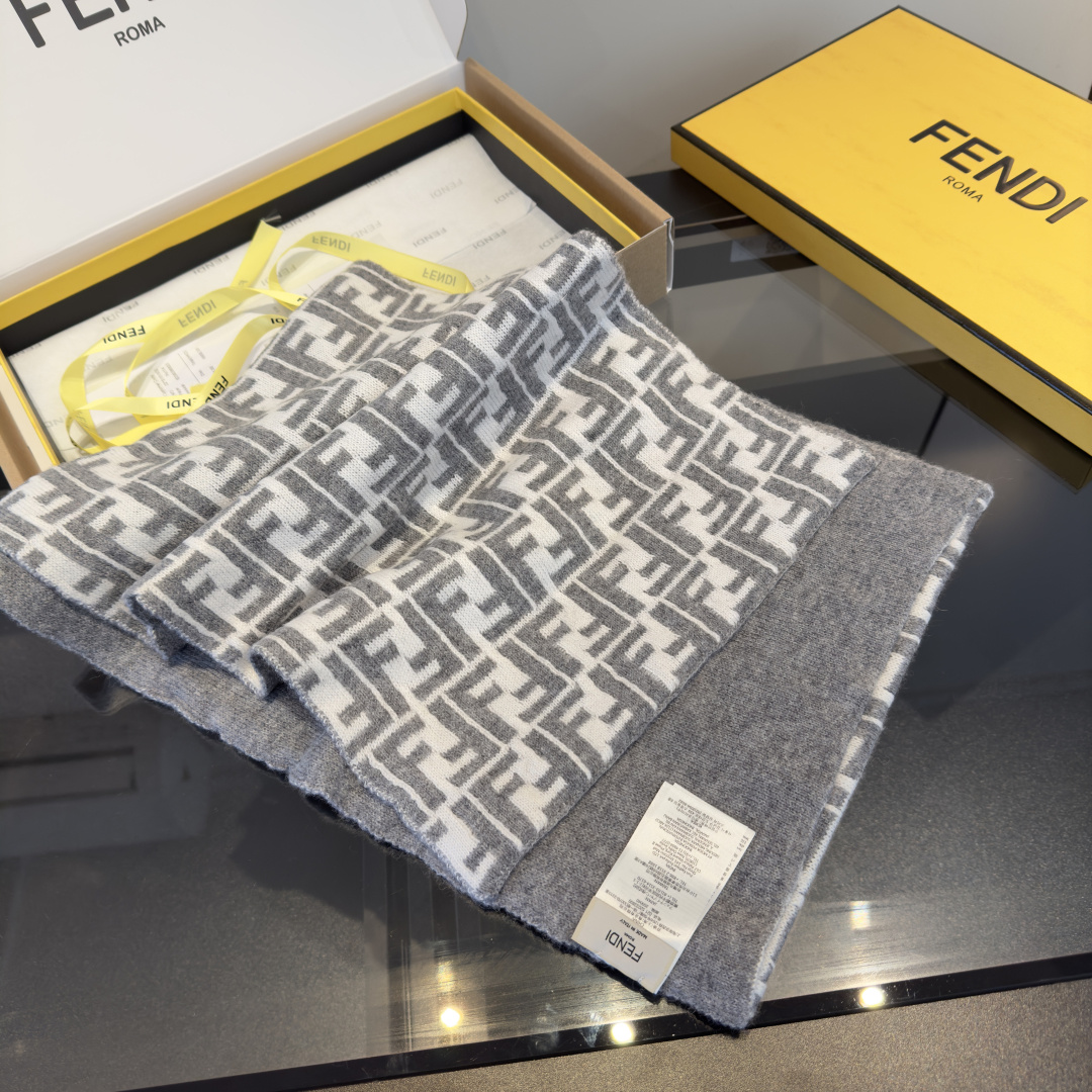 Fendi 芬迪喜欢小众不撞款的Fendi推荐入 过冬 非常的低调奢华 的简约设计 高级 精必入推荐