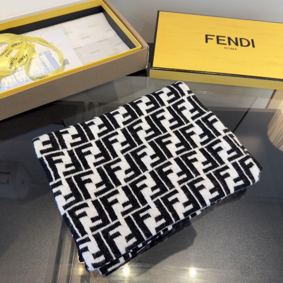 Fendi 芬迪喜欢小众不撞款的Fendi推荐入 过冬 非常的低调奢华 的简约设计 高级 精必入推荐