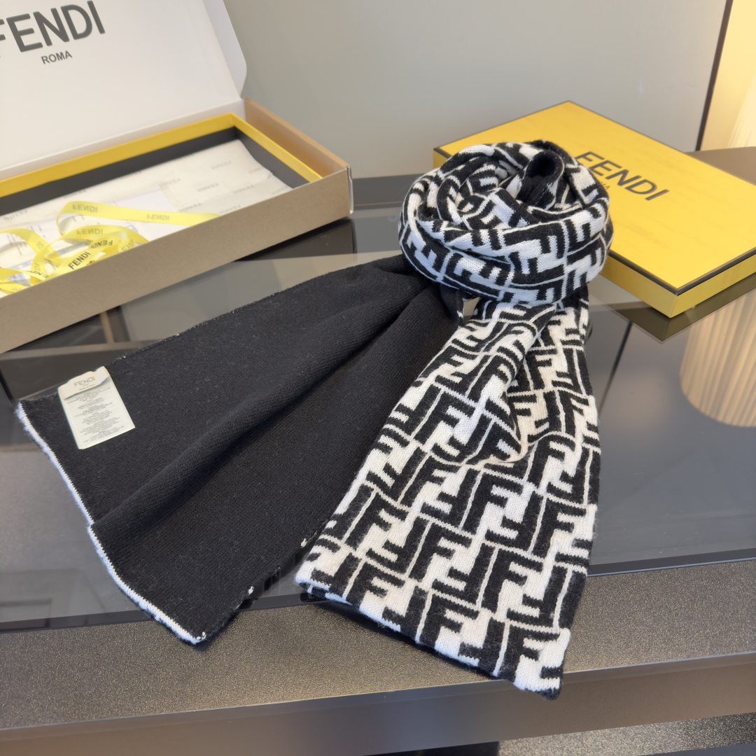 Fendi 芬迪喜欢小众不撞款的Fendi推荐入 过冬 非常的低调奢华 的简约设计 高级 精必入推荐