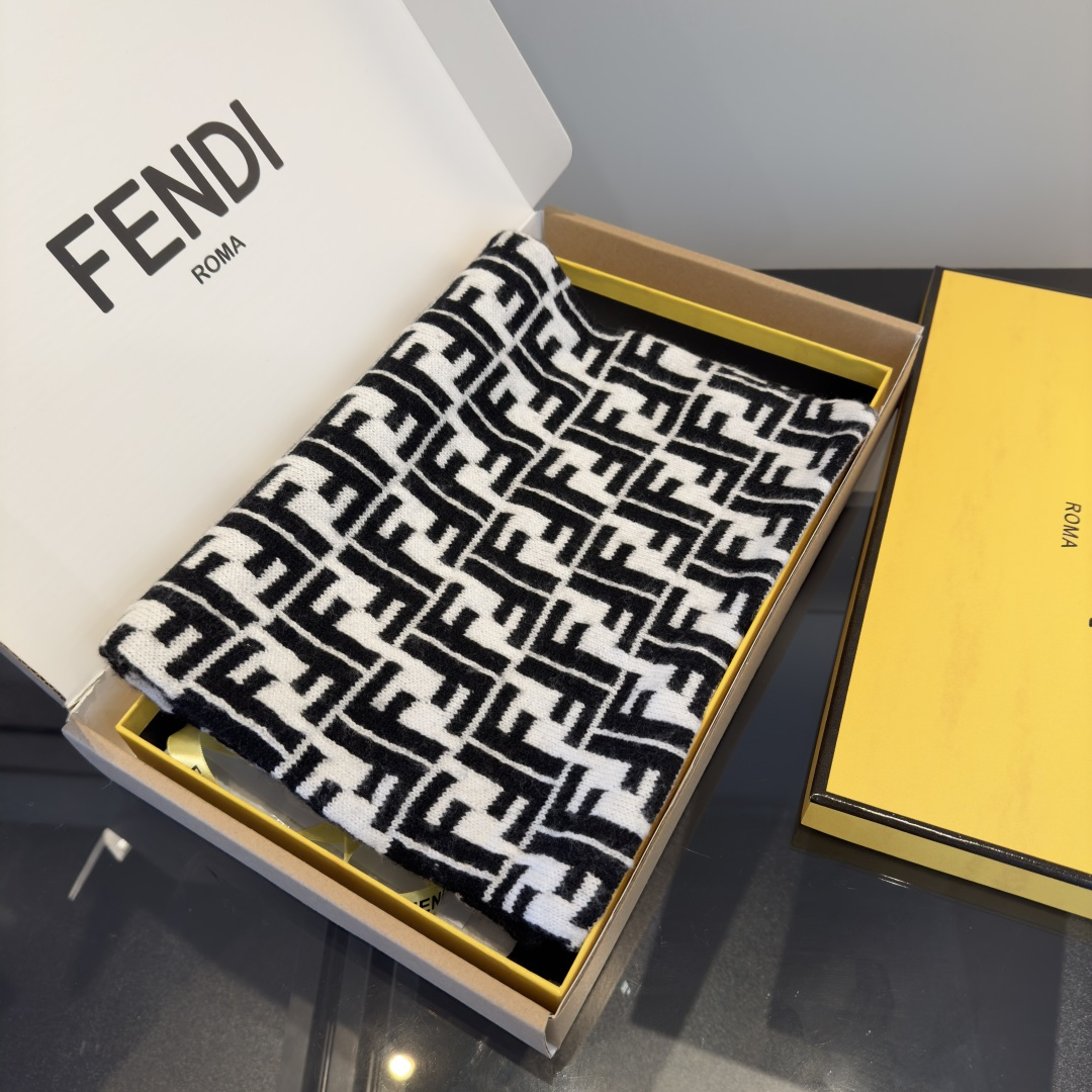 Fendi 芬迪喜欢小众不撞款的Fendi推荐入 过冬 非常的低调奢华 的简约设计 高级 精必入推荐