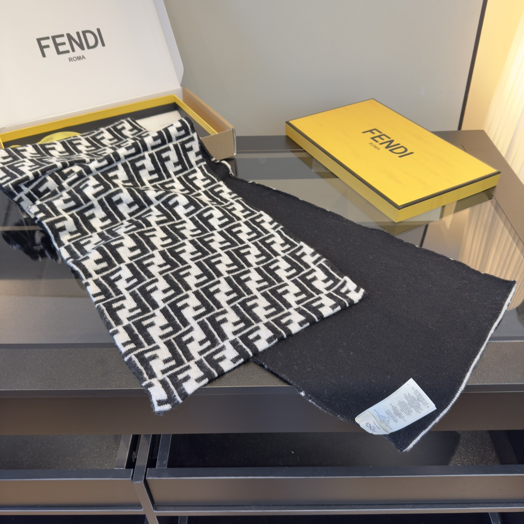 Fendi 芬迪喜欢小众不撞款的Fendi推荐入 过冬 非常的低调奢华 的简约设计 高级 精必入推荐
