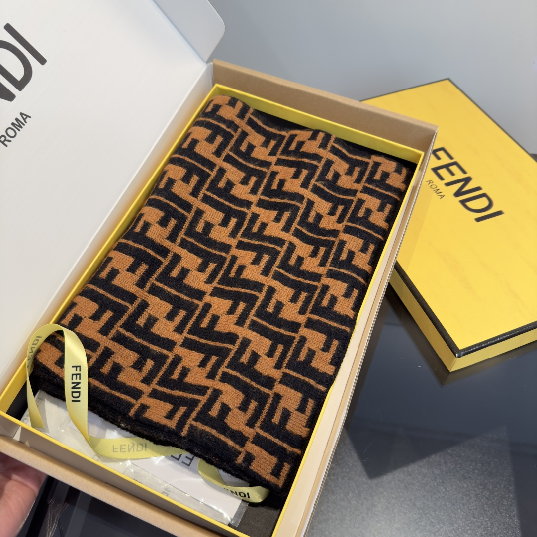 Fendi 芬迪喜欢小众不撞款的Fendi推荐入 过冬 非常的低调奢华 的简约设计 高级 精必入推荐