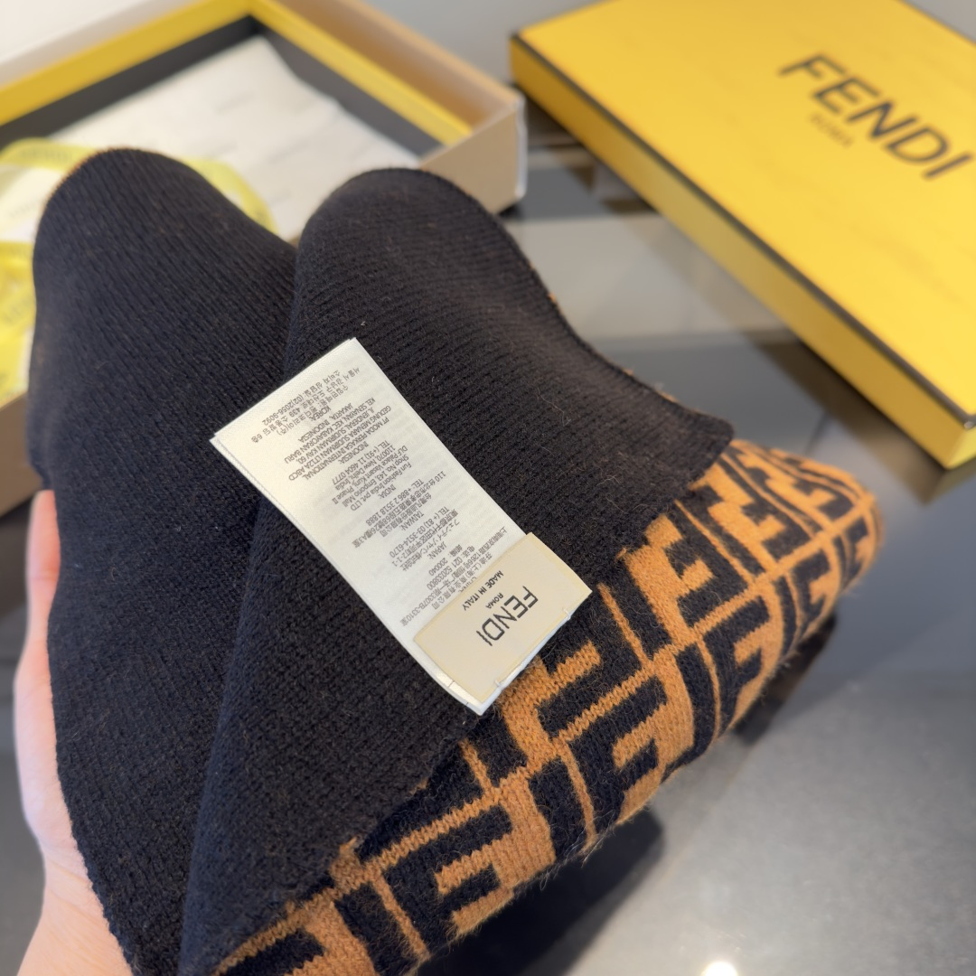 Fendi 芬迪喜欢小众不撞款的Fendi推荐入 过冬 非常的低调奢华 的简约设计 高级 精必入推荐