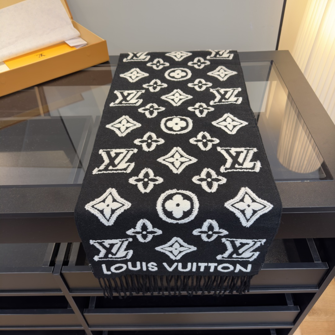 LV scarf ¥ — photo 9