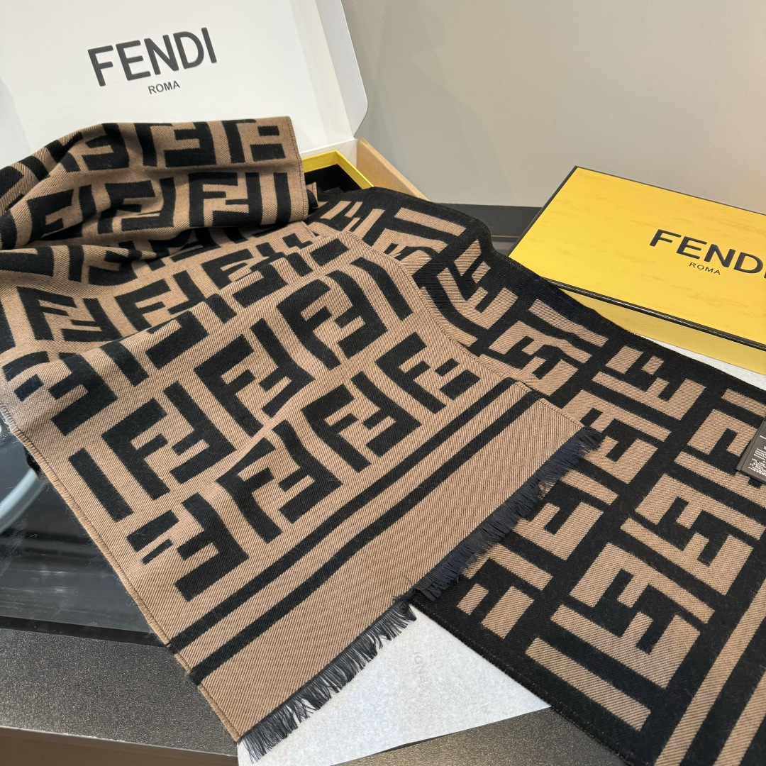 Fendi 来喽 Fendi每年都抢破头的 温婉，可美可美哒