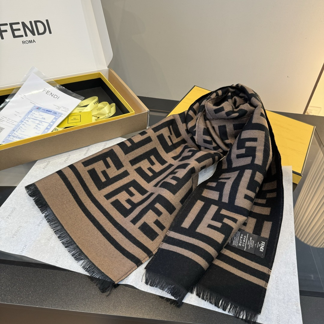 Fendi 来喽 Fendi每年都抢破头的 温婉，可美可美哒