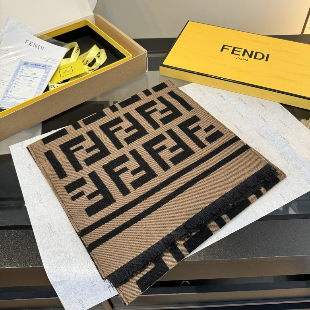 Fendi 来喽 Fendi每年都抢破头的 温婉，可美可美哒