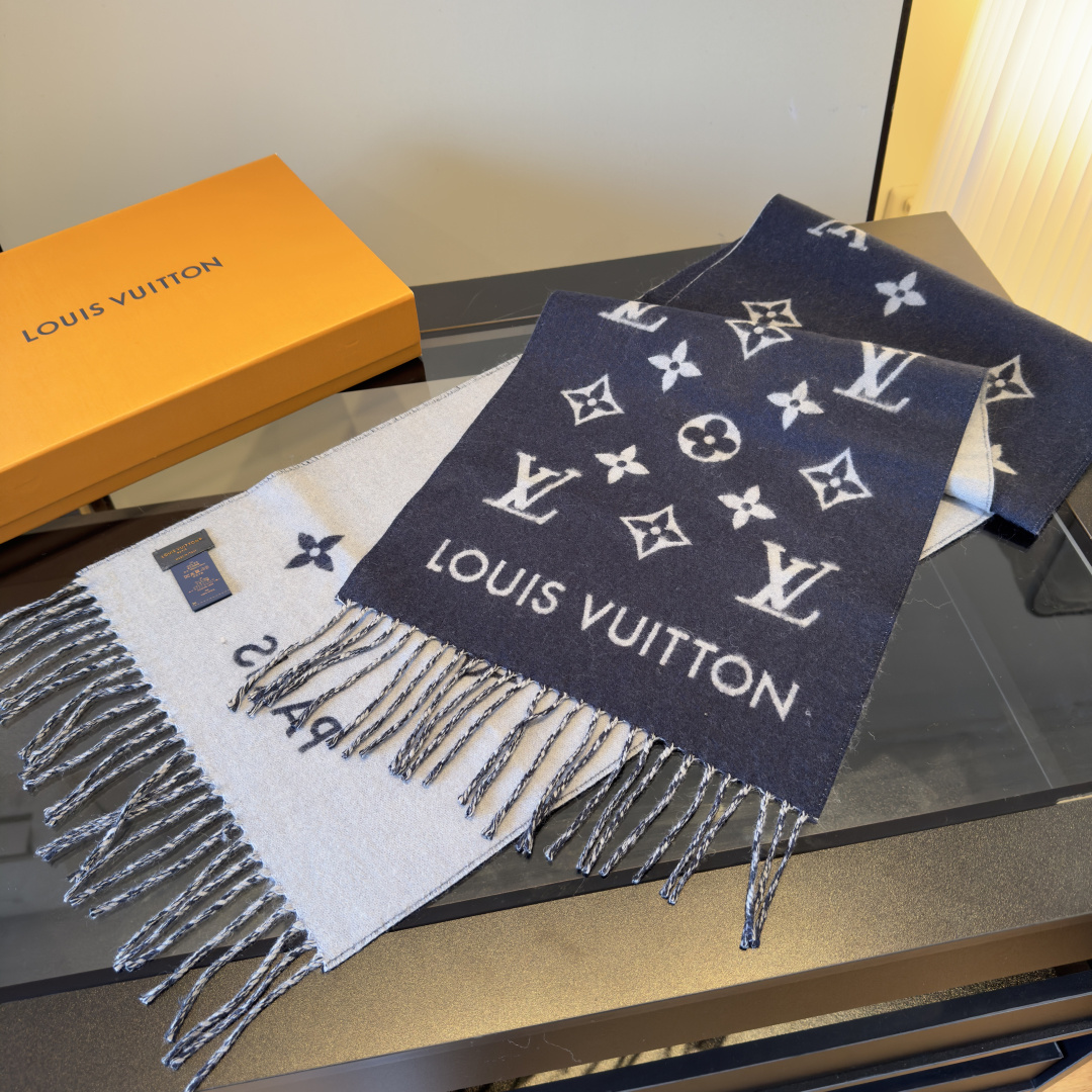 Louis Vuitton Louis Vuitton 围巾 为你解锁冬日奢美密码 黑色主调 高级感拉满 搭配品牌标志性的 LV 字母与花卉图案