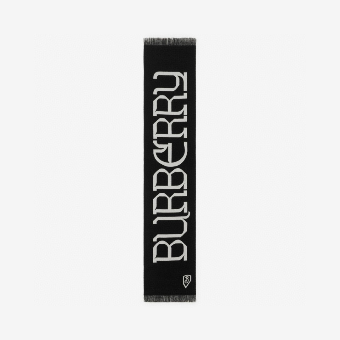 Burberry 𝐁𝐮𝐫𝐛𝐞𝐫𝐫𝐲 细节图来咯 Bur新款双色双面徽标羊绒围巾 徽章应花系列男女通用款