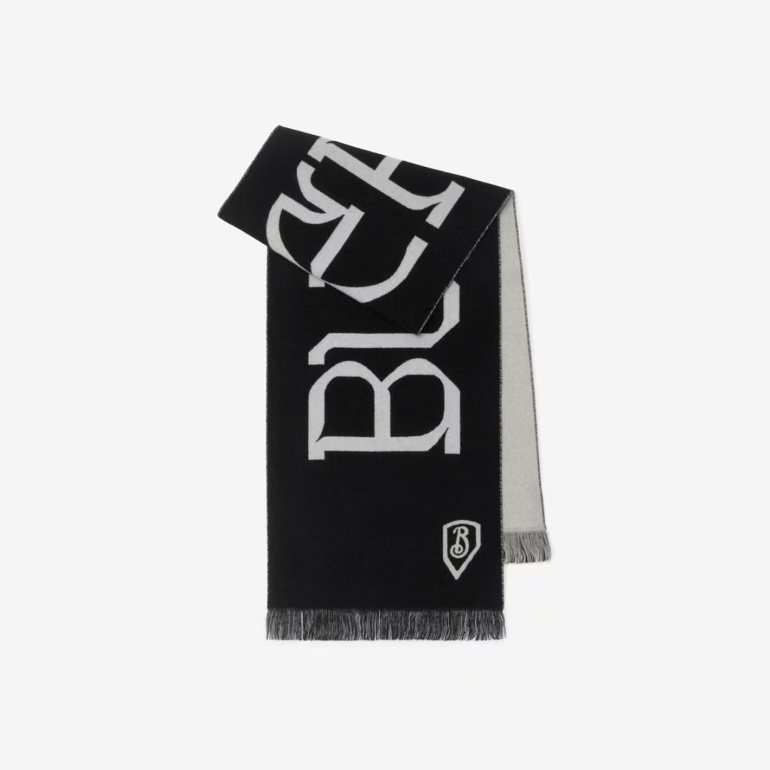 Burberry 𝐁𝐮𝐫𝐛𝐞𝐫𝐫𝐲 细节图来咯 Bur新款双色双面徽标羊绒围巾 徽章应花系列男女通用款