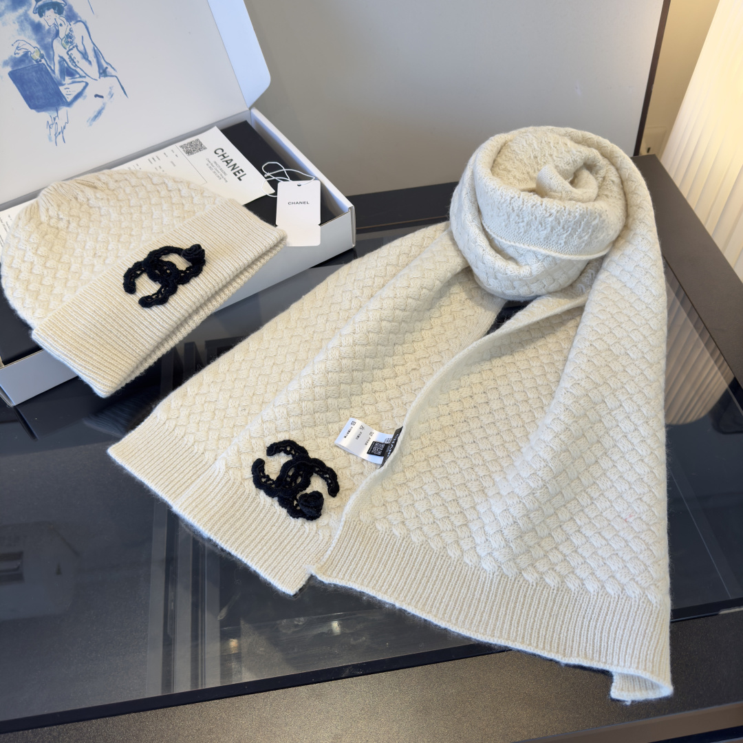 Chanel Chanel2025 新款围巾帽子套装 百分百 羊绒 暖暖呼呼