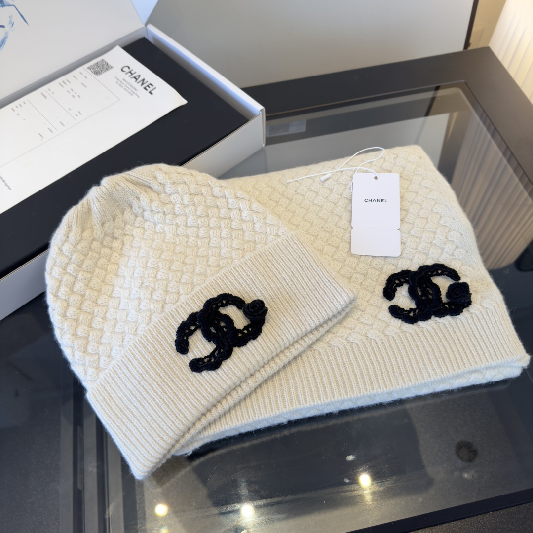 Chanel Chanel2025 新款围巾帽子套装 百分百 羊绒 暖暖呼呼
