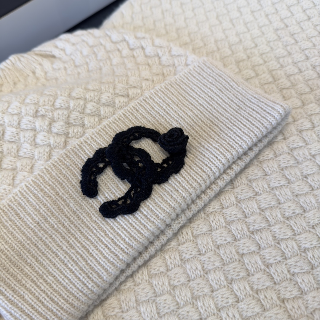 Chanel Chanel2025 新款围巾帽子套装 百分百 羊绒 暖暖呼呼