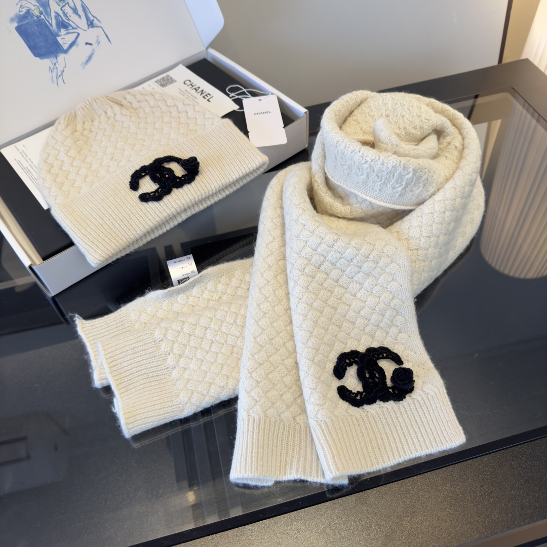 Chanel Chanel2025 新款围巾帽子套装 百分百 羊绒 暖暖呼呼