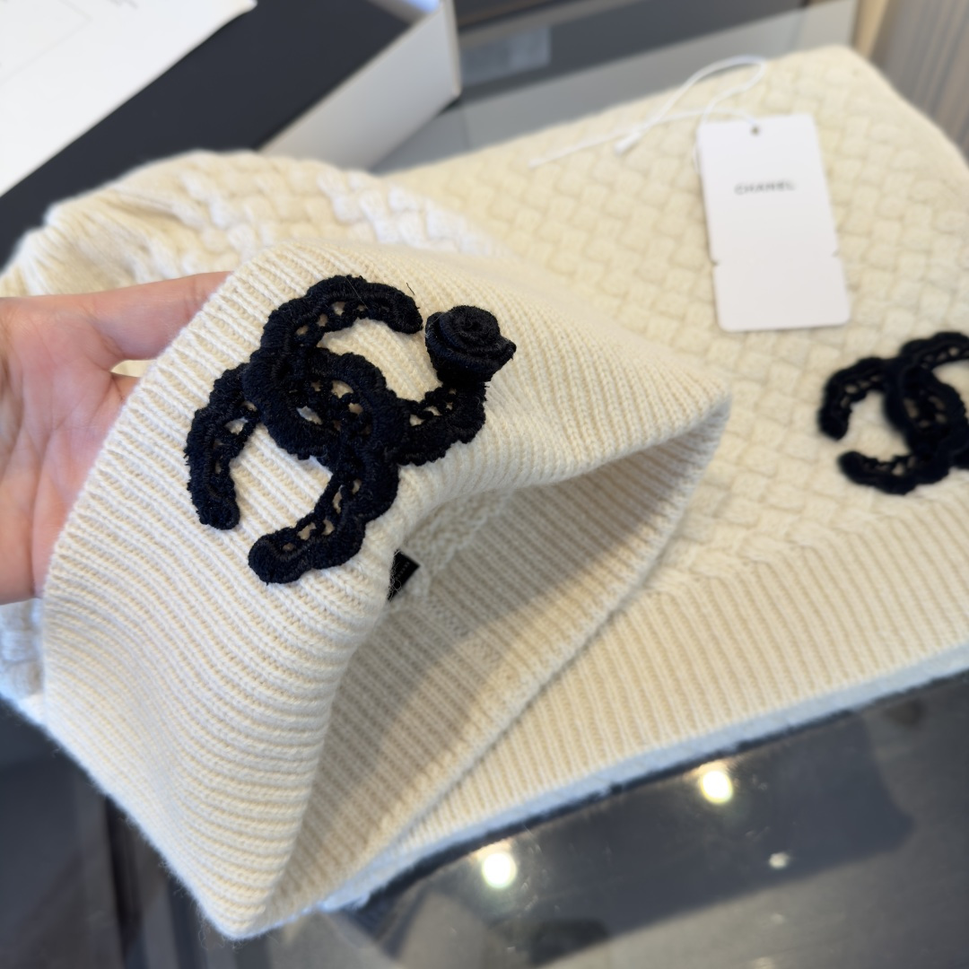 Chanel Chanel2025 新款围巾帽子套装 百分百 羊绒 暖暖呼呼