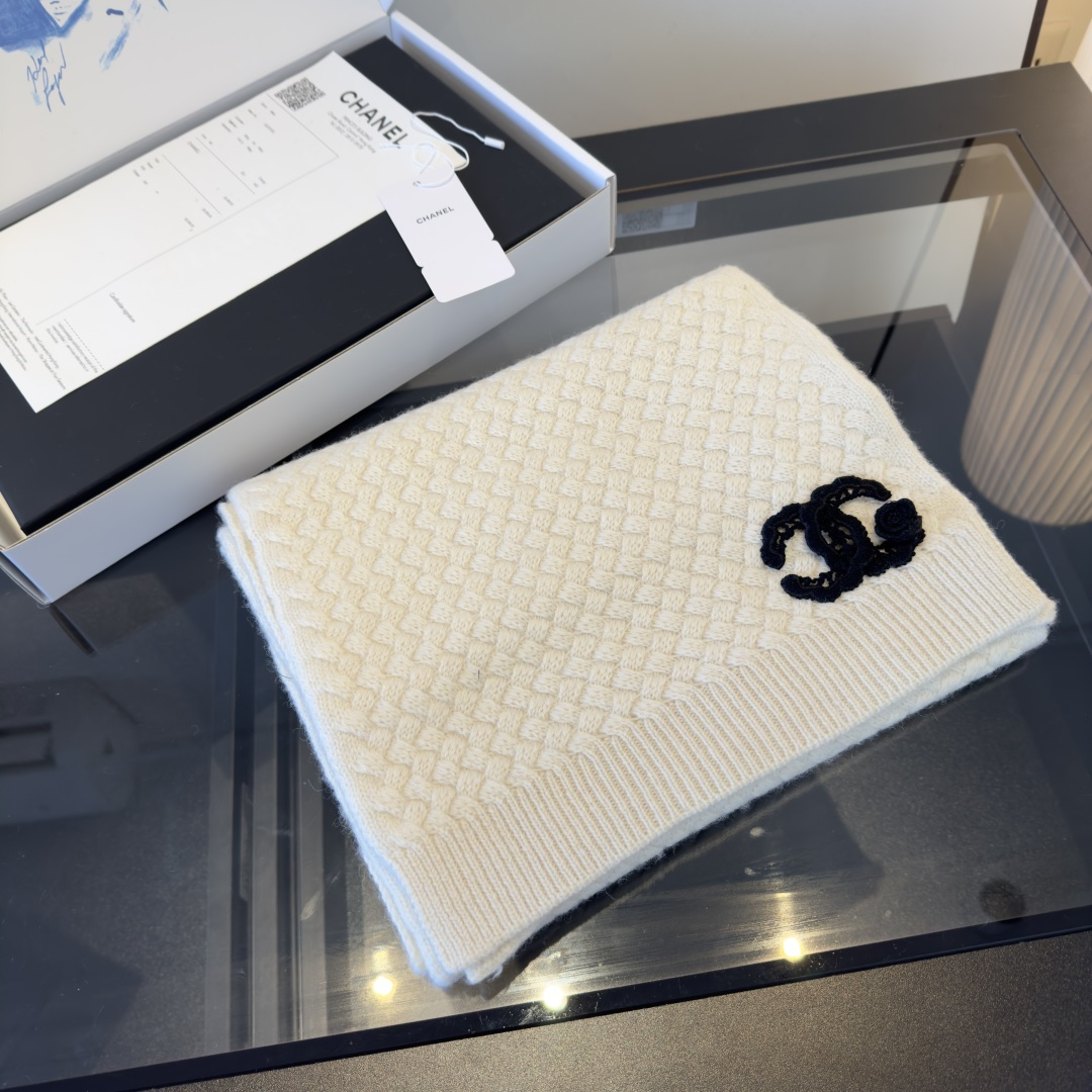 Chanel Chanel2025 新款围巾帽子套装 百分百 羊绒 暖暖呼呼