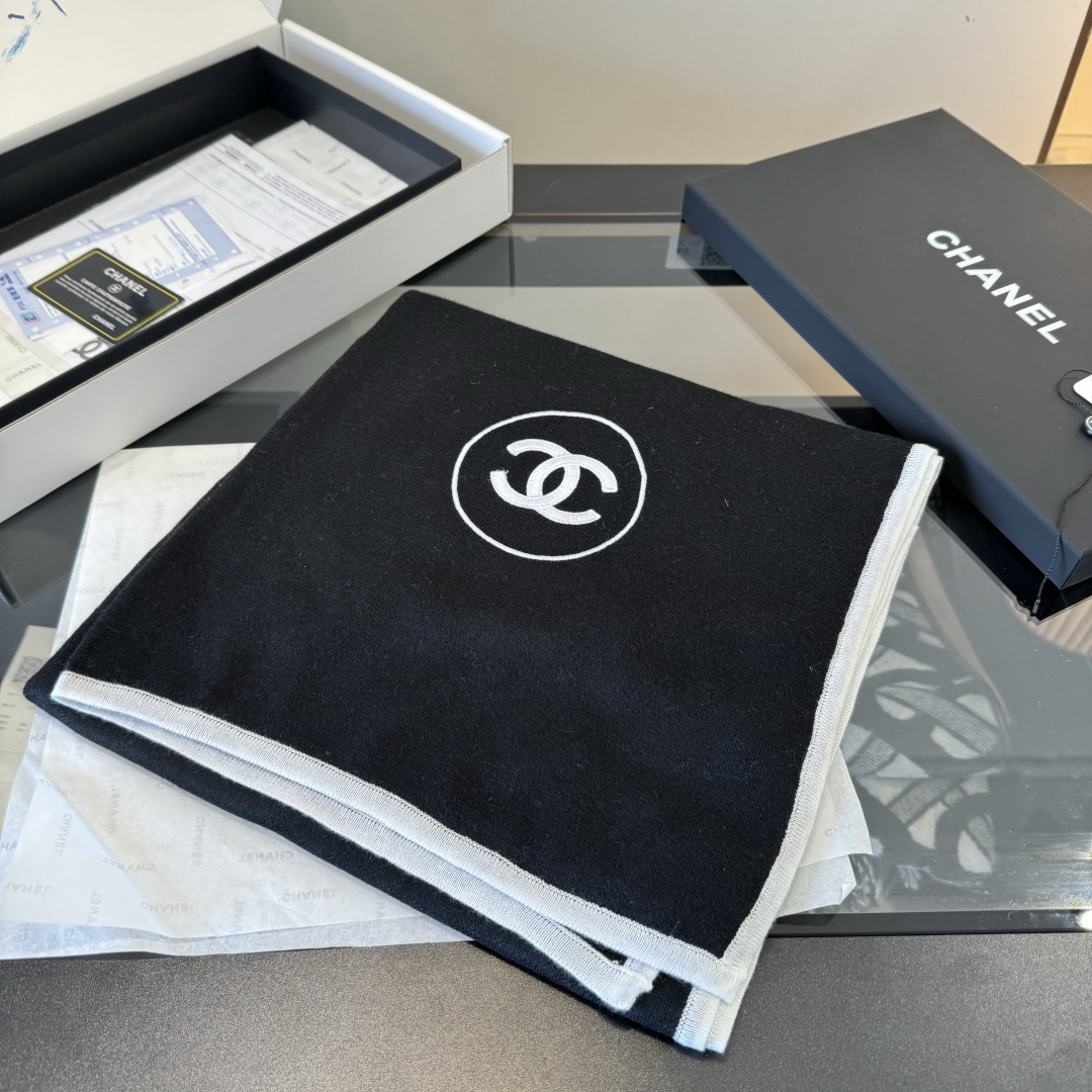 Chanel 高版本 𝑪𝒉𝒂𝒏𝒆𝒍 超 围巾 丝羊绒披肩 白色