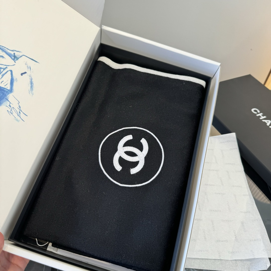 Chanel 高版本 𝑪𝒉𝒂𝒏𝒆𝒍 超 围巾 丝羊绒披肩 白色