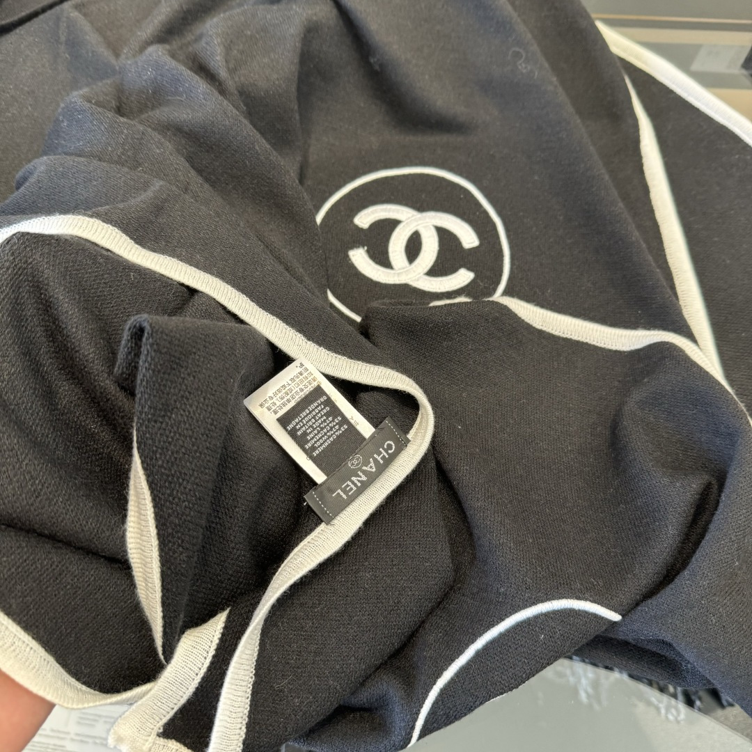 Chanel 高版本 𝑪𝒉𝒂𝒏𝒆𝒍 超 围巾 丝羊绒披肩 白色