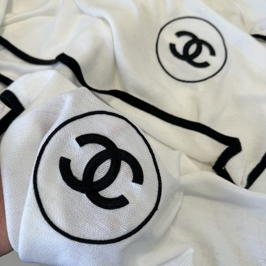 Chanel 高版本 𝑪𝒉𝒂𝒏𝒆𝒍 超 围巾 丝羊绒披肩 白色