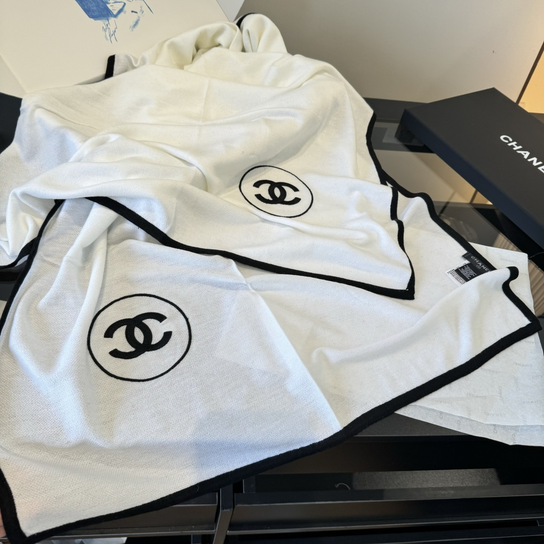Chanel 高版本 𝑪𝒉𝒂𝒏𝒆𝒍 超 围巾 丝羊绒披肩 白色