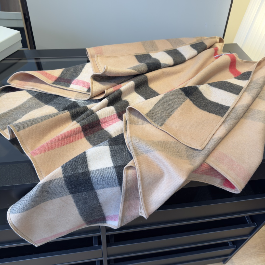 Burberry 巴宝莉Burberry双面斗篷披肩