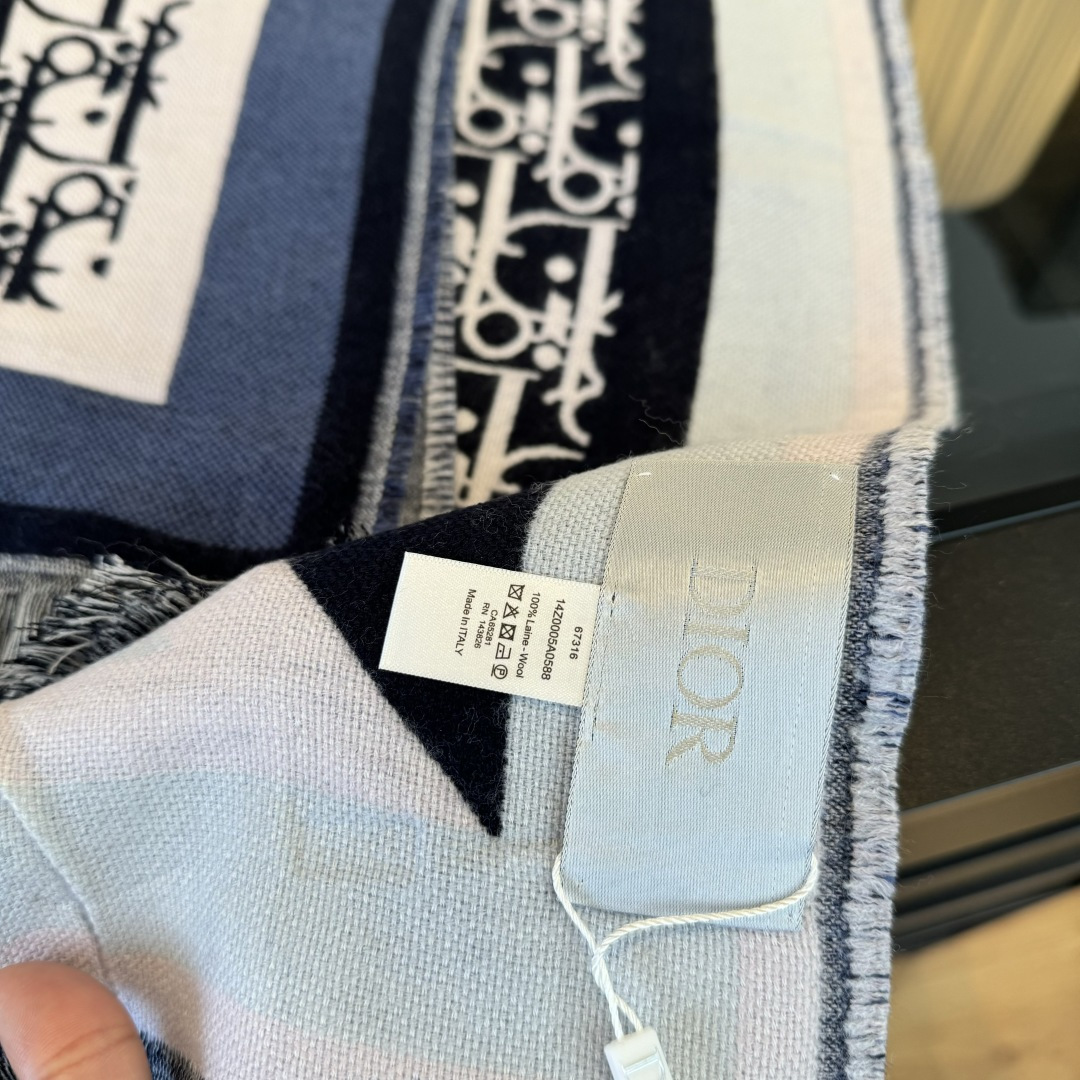 Dior Dior新款｜CD扑克印花大方巾