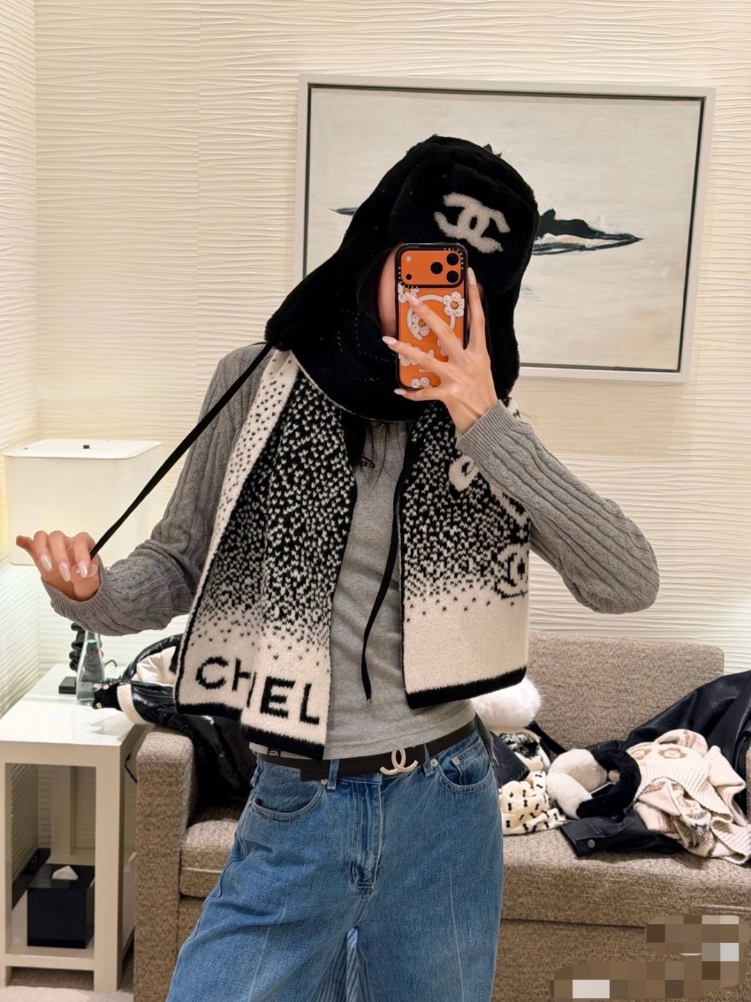 NO:587089,When produced, it will be packaged and shipped in a gift box of the highest quality version. The new Chanel · Chanel's rare knitted item, gentle color matching, super obsessed with temperament, low-key, quiet and elegant] Highly recommended, it will make your heart beat in a second!  !  !  High-end, luxurious!  eternal!  It’s not the kind of style that goes by in a flash!  !  !  Clothing that maximizes improvement!  Chanel's new color-matching knitted cashmere scarf this year is so beautiful. Sisters who know how to match it must understand. This design can greatly enhance the style and aura in autumn and winter. No matter perfect, beautiful figure or temperament, this design is a tool to quickly and maximize the improvement of clothing. size30*180cm high version scarf, high version scarf, chanel, chanel19860909出品即为精品最高版本礼盒包装发货  新款Chanel · 香奈儿难得一见的针织单品,温柔配色,超级迷恋气质低调恬静又不失优雅】重点推荐一秒心动啊！！！高级,奢华！永恒！不是那种过眼云烟的款式！！！最大化提升的衣品！Chanel今年新出的配色针织羊绒围巾,太好看了,会搭配的姐妹一定懂,这样的设计在秋冬季穿搭上很能提升造型气场无可挑剔,无论完,美身材,气质,这种设计,是快速也是最大化提升衣品的利器size30*180cm高版本围巾,高版本围巾,chanel,chanel,scarf