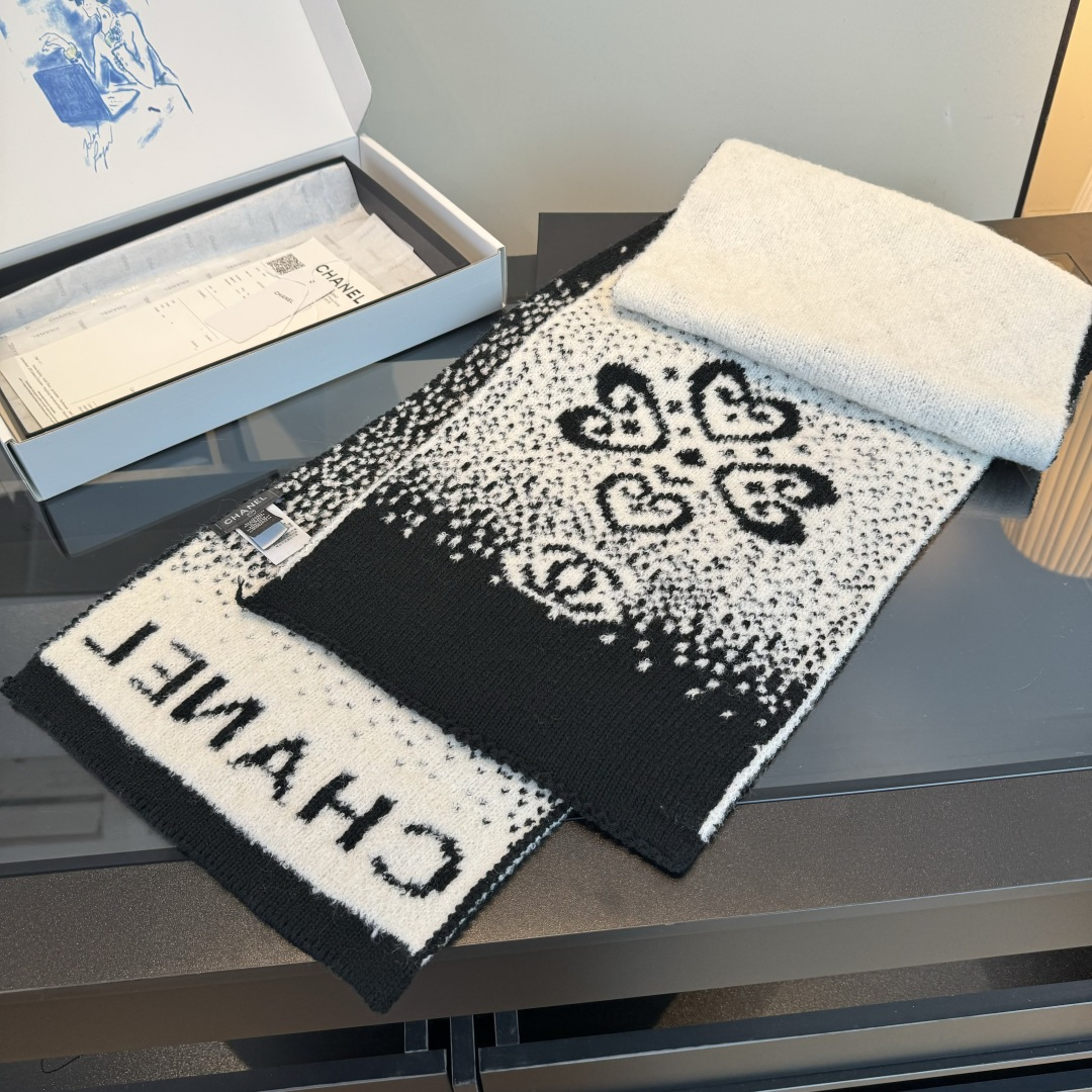 Chanel 出品即为精品 礼盒包装发货 新款Chanel · 香奈儿难得一见的针织单品 温柔配色