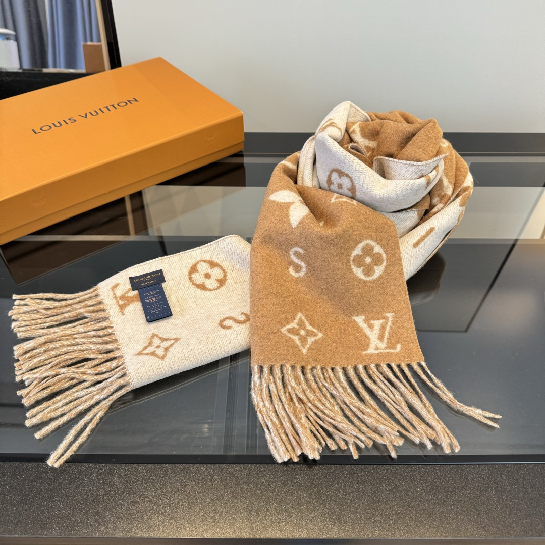 Louis Vuitton Reykjavik 2 0 围巾为柔软山羊绒标注 Monogram 花卉和 LV 字母