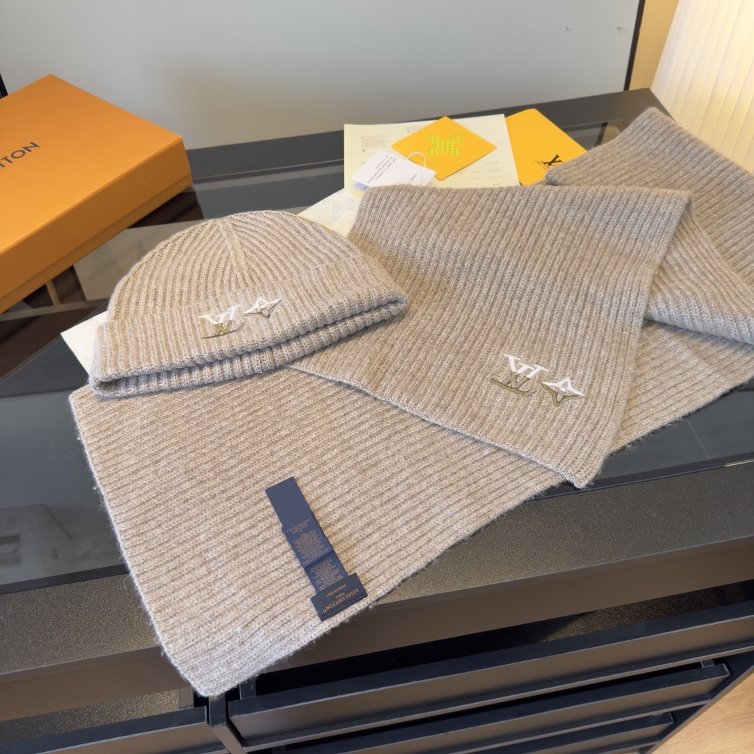 Louis Vuitton LV路易威登 围巾帽子套装 百分百 羊绒 暖暖呼呼