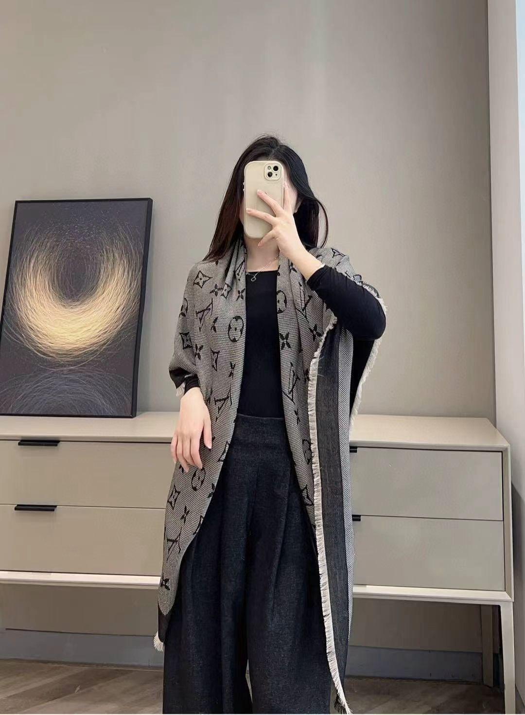 💰225【Lv质感好牛,超赞小披肩~!】手感巨NB,蓬松柔软,奢华有质感!!尺寸规格:120cm*120cm,70%羊毛30%桑.