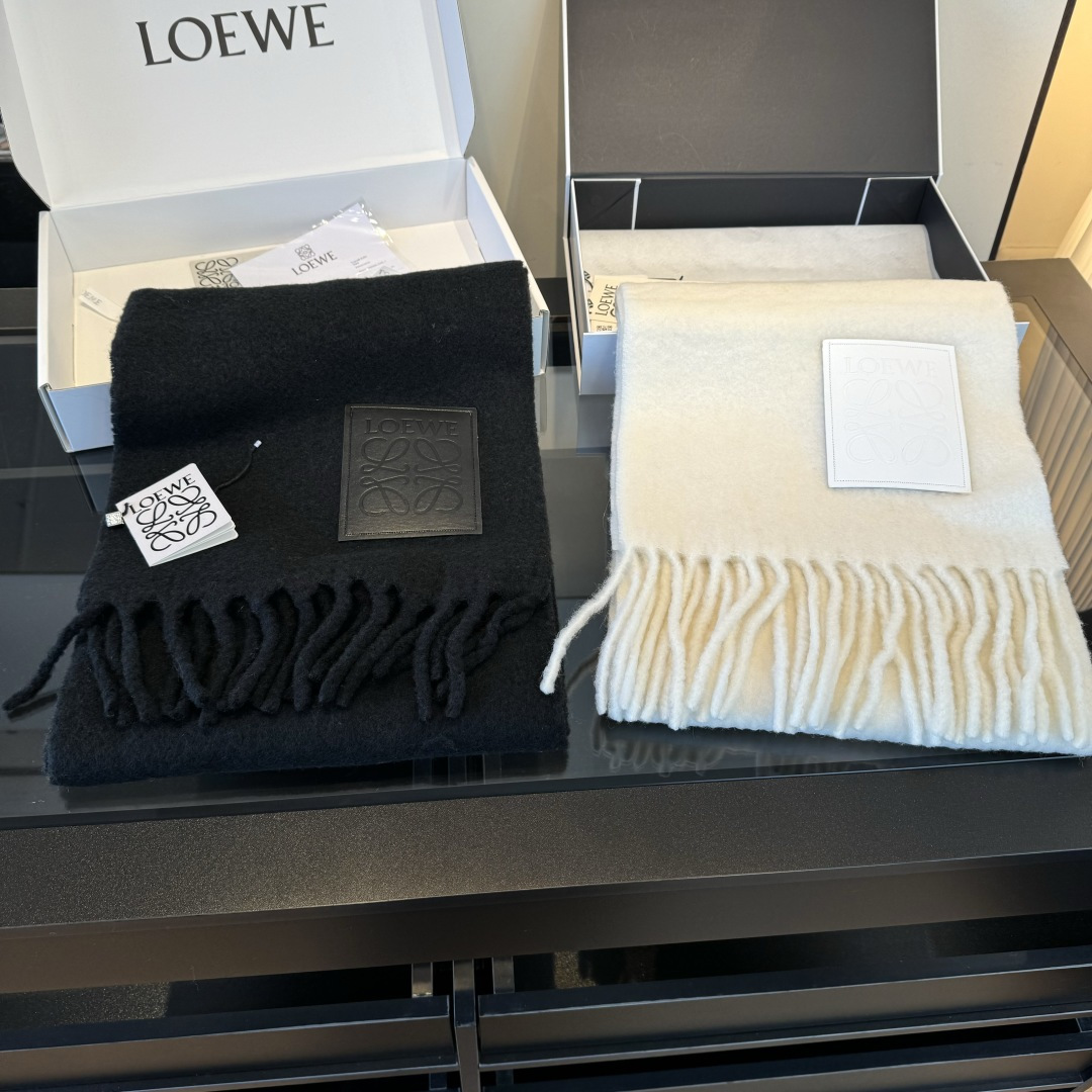 Loewe 小红书同款Loewe罗意威新品彩色马海毛围巾 斯德哥尔摩的温暖色彩 第一眼便爱上