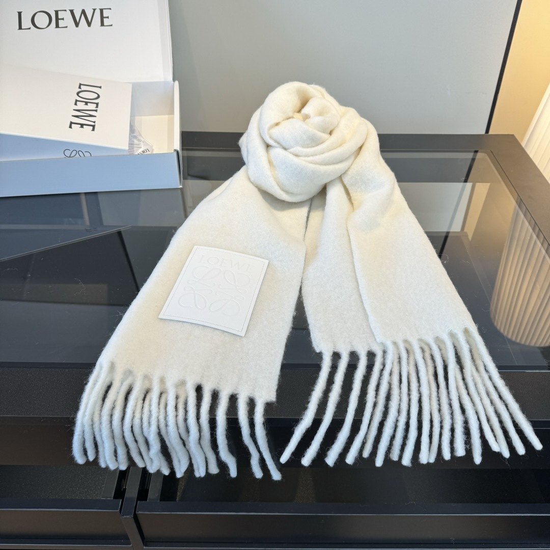 Loewe 小红书同款Loewe罗意威新品彩色马海毛围巾 斯德哥尔摩的温暖色彩 第一眼便爱上