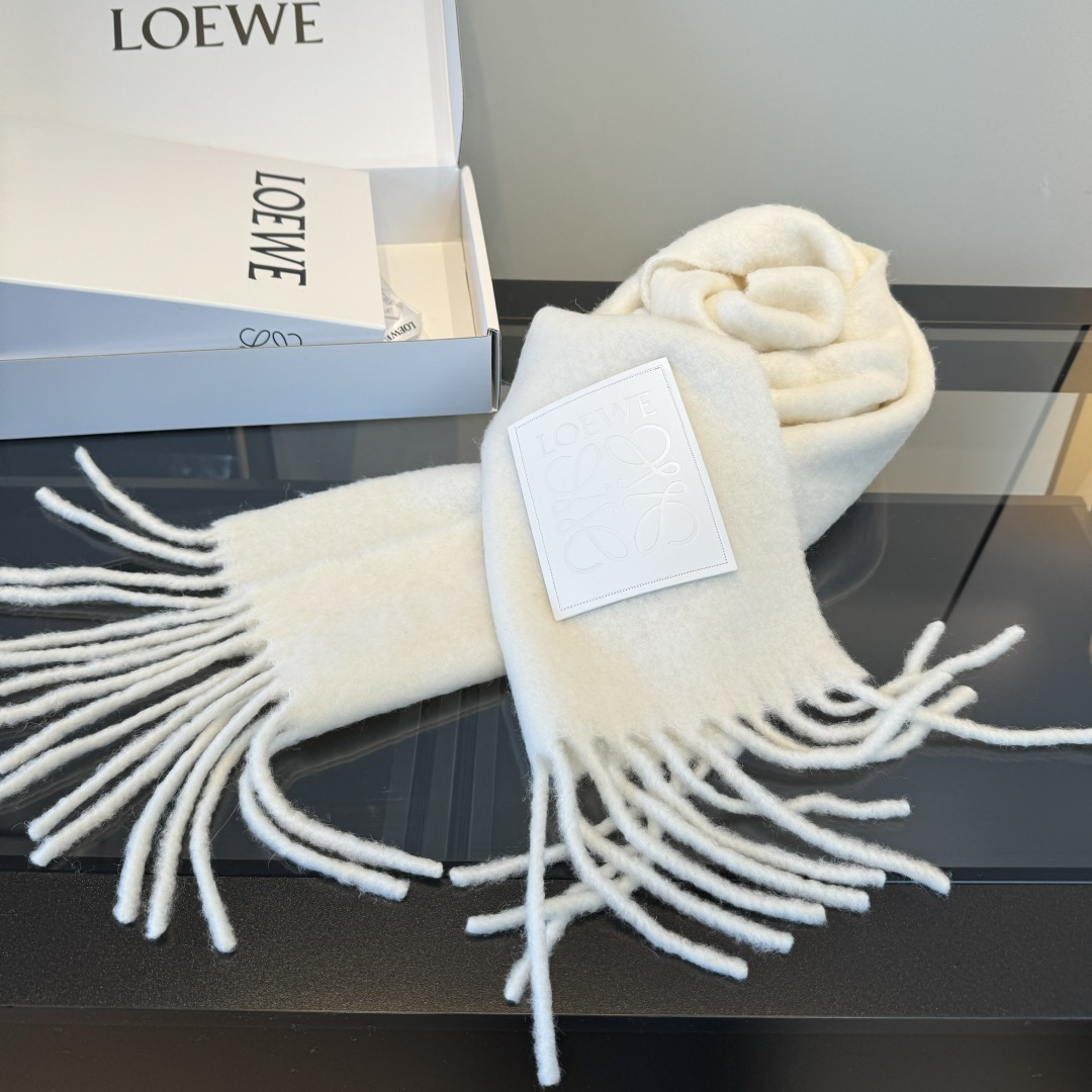 Loewe 小红书同款Loewe罗意威新品彩色马海毛围巾 斯德哥尔摩的温暖色彩 第一眼便爱上