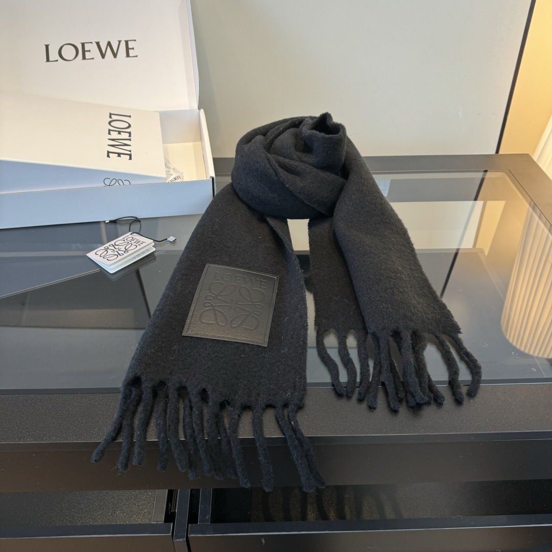 Loewe 小红书同款Loewe罗意威新品彩色马海毛围巾 斯德哥尔摩的温暖色彩 第一眼便爱上